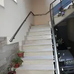 Sunny 2 Bedroom Near Center