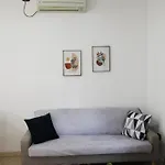 Sunny 2 Bedroom Near Center *