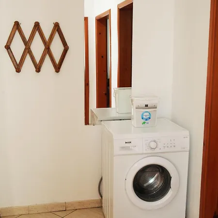 Sunny 2 Bedroom Near Center