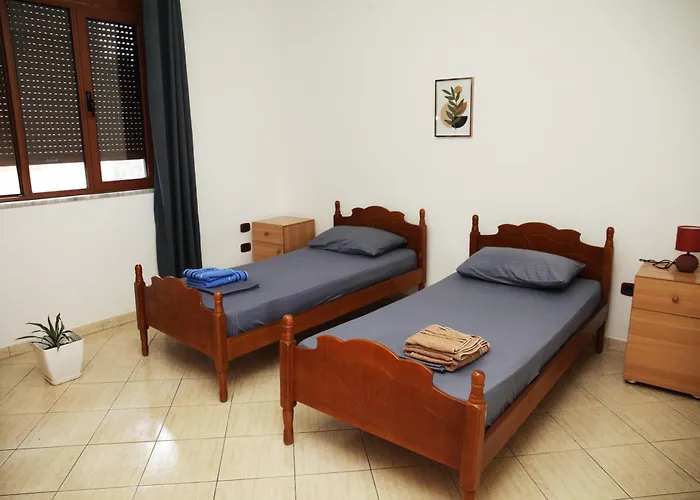 Sunny 2 Bedroom Near Center Daire *