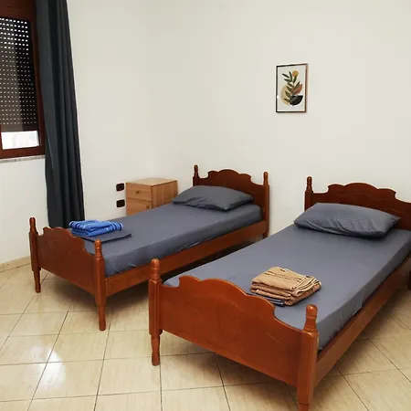 Sunny 2 Bedroom Near Center Appartement *