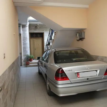 Sunny 2 Bedroom Near Center Appartement