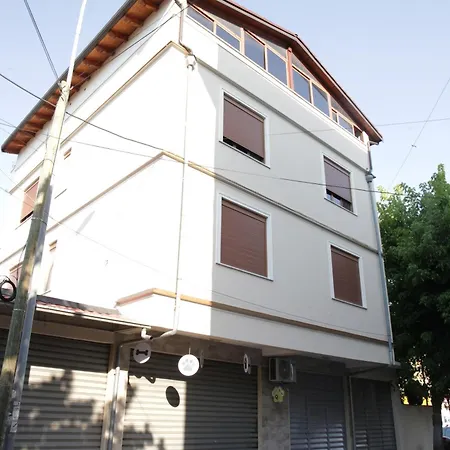 Apartment Sunny 2 Bedroom Near Center Shkoder