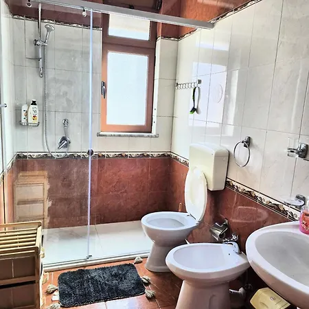 Apartment Sunny 2 Bedroom Near Center