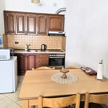 Apartment Sunny 2 Bedroom Near Center Shkoder