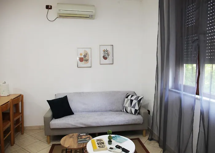 公寓 Sunny 2 Bedroom Near Center