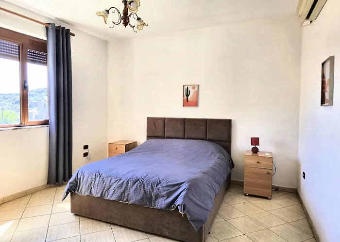 公寓 Sunny 2 Bedroom Near Center